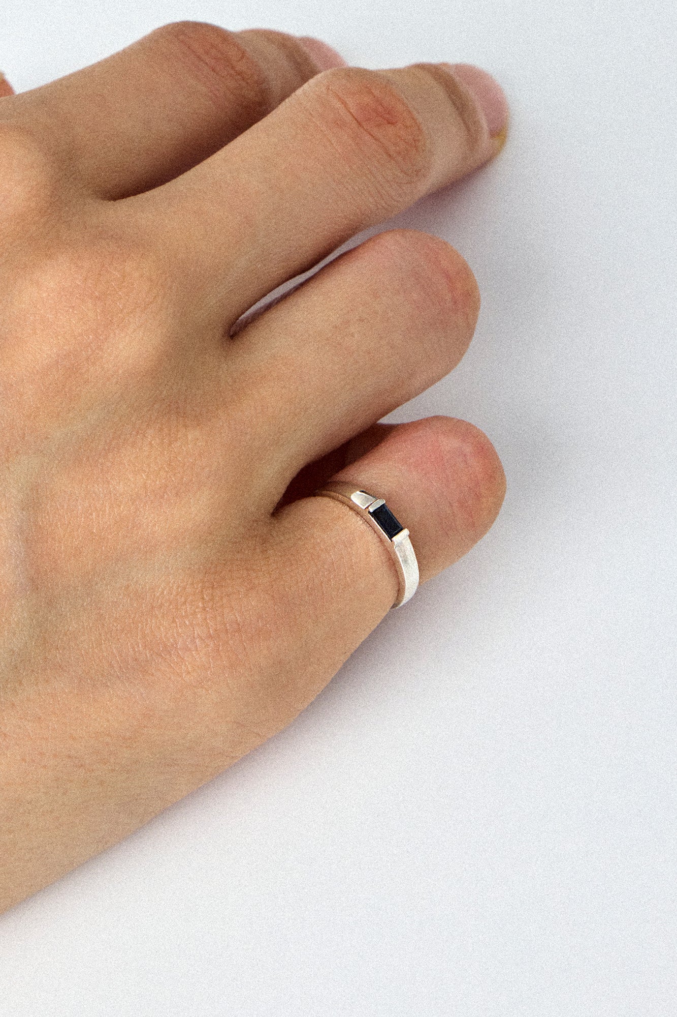 小指用蓝宝石戒指