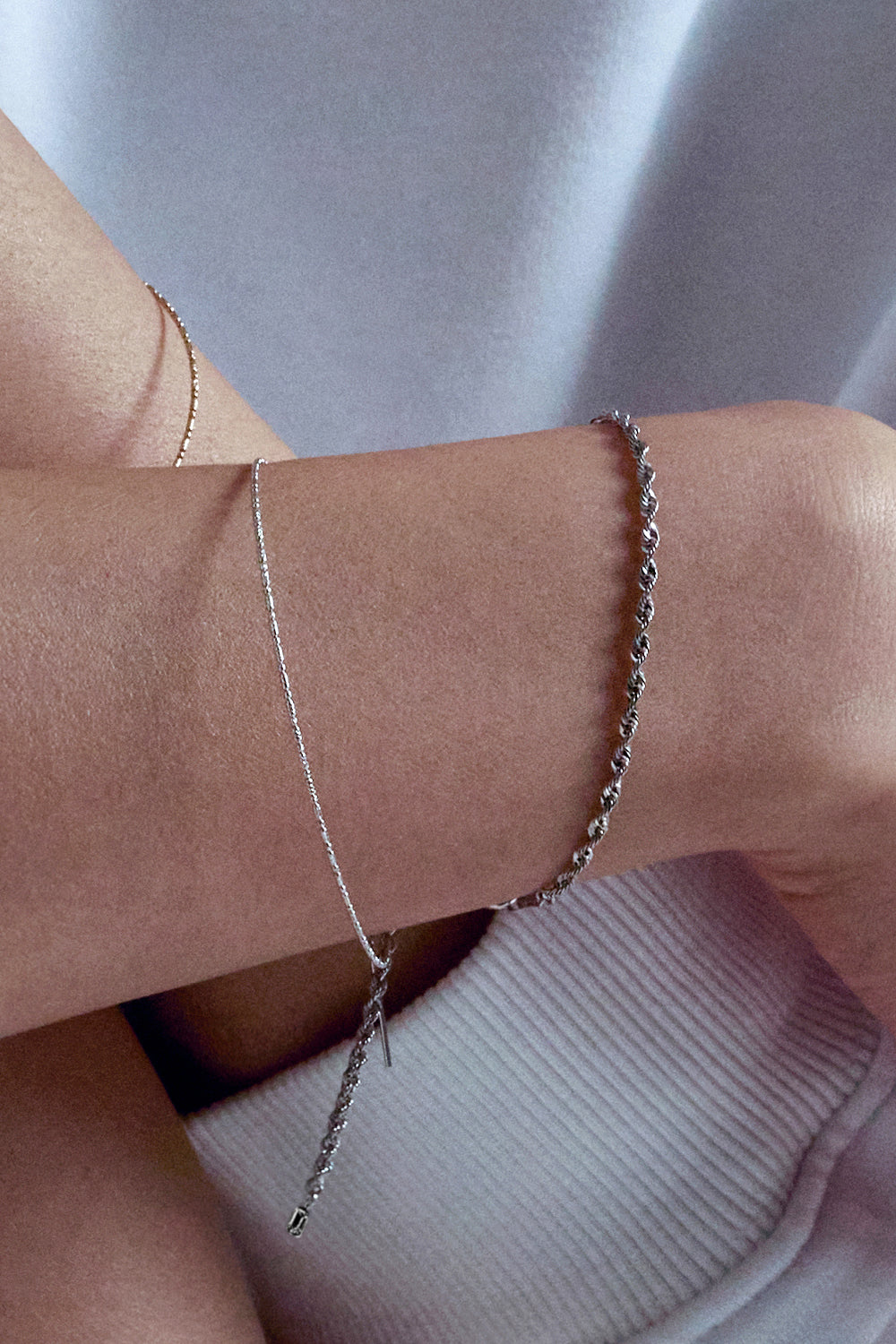 TITANIUM CORE OVAL LINK BRACELET IN WHITE GOLD