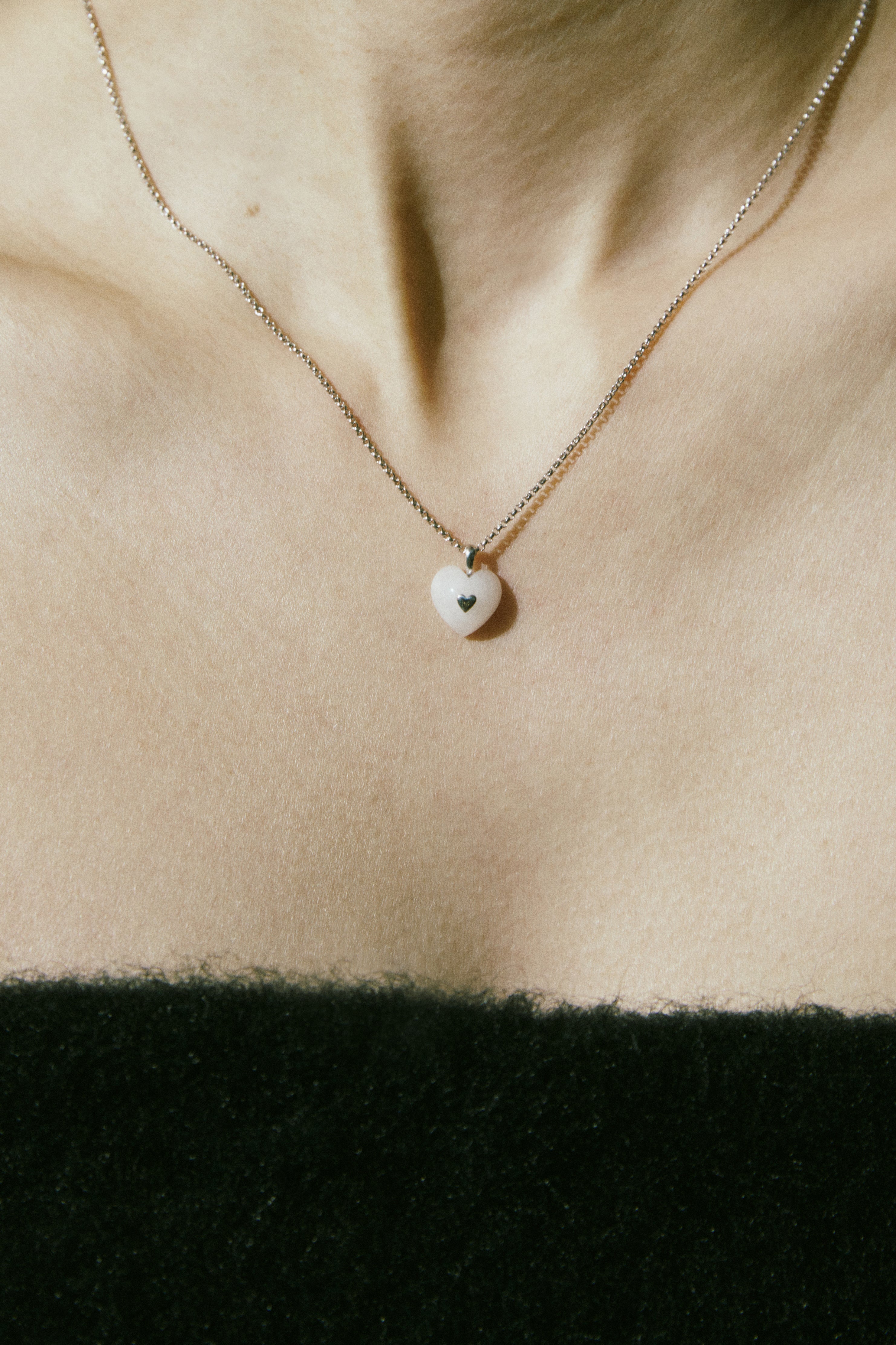 とてもヴィンテージなホワイトクォーツのシルバー ハート ペンダント ネックレス