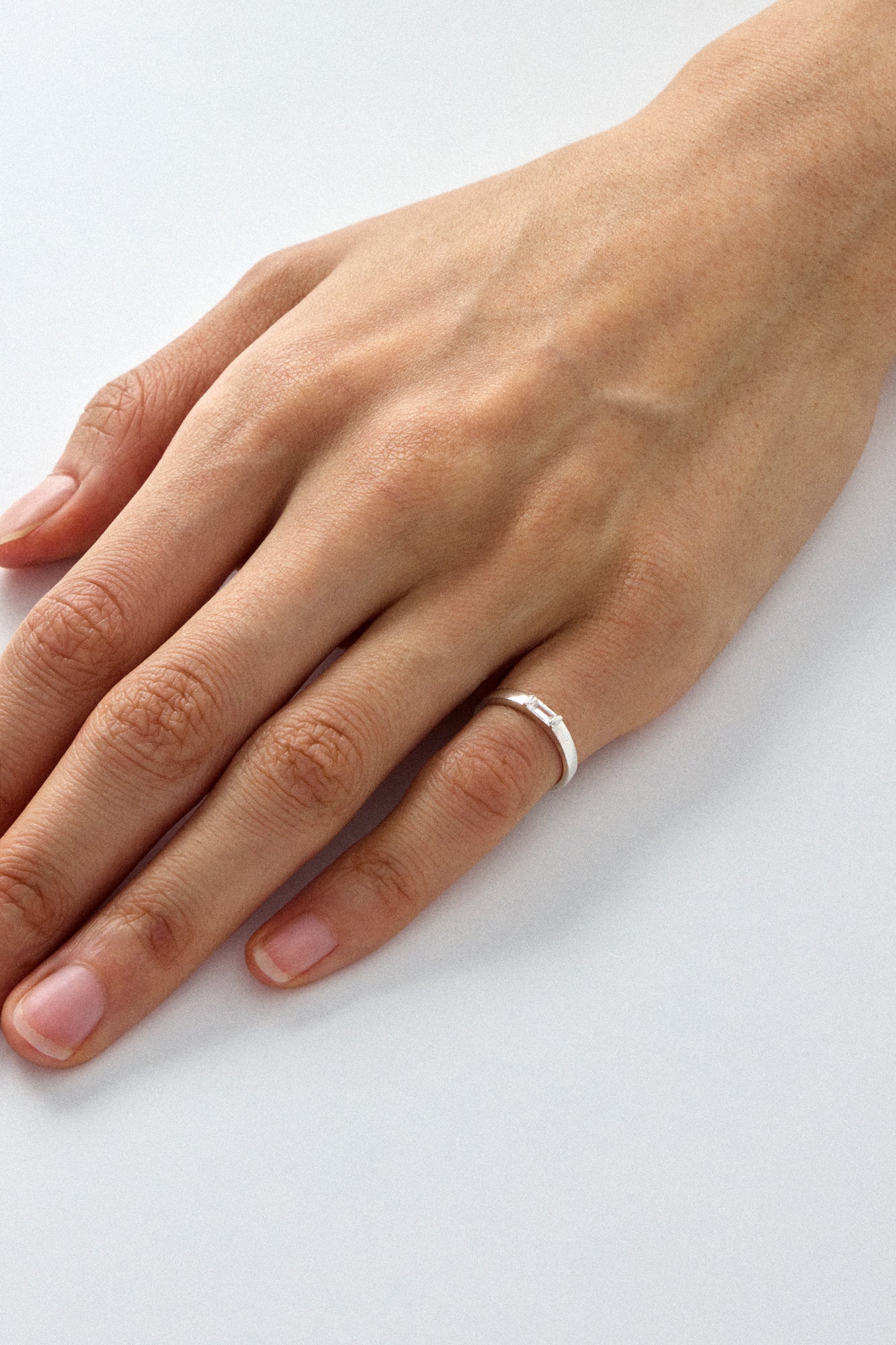 白蓝宝石小指戒指