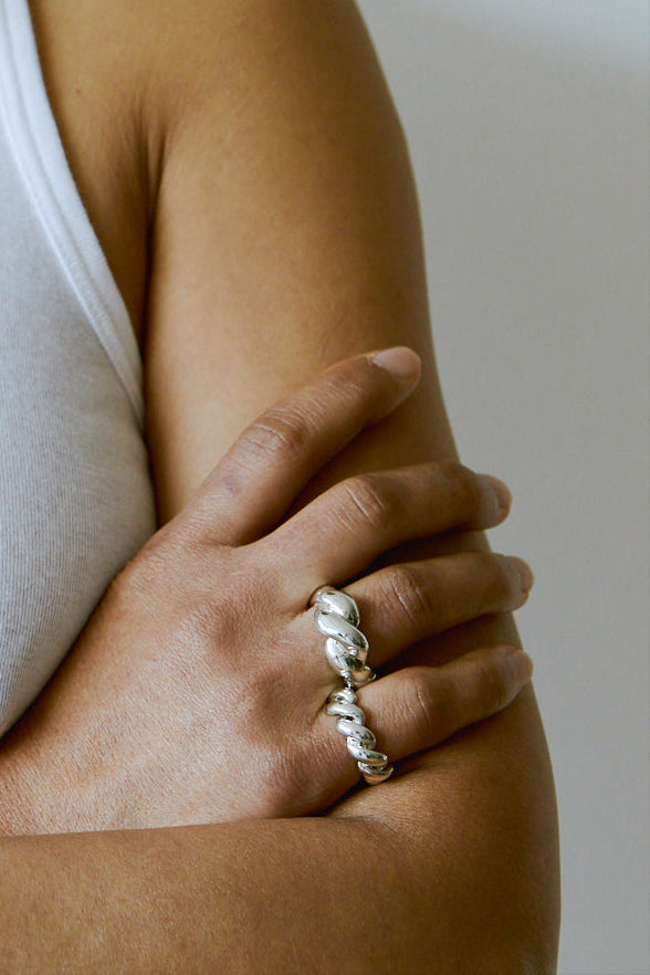 绳索扭结粗戒指